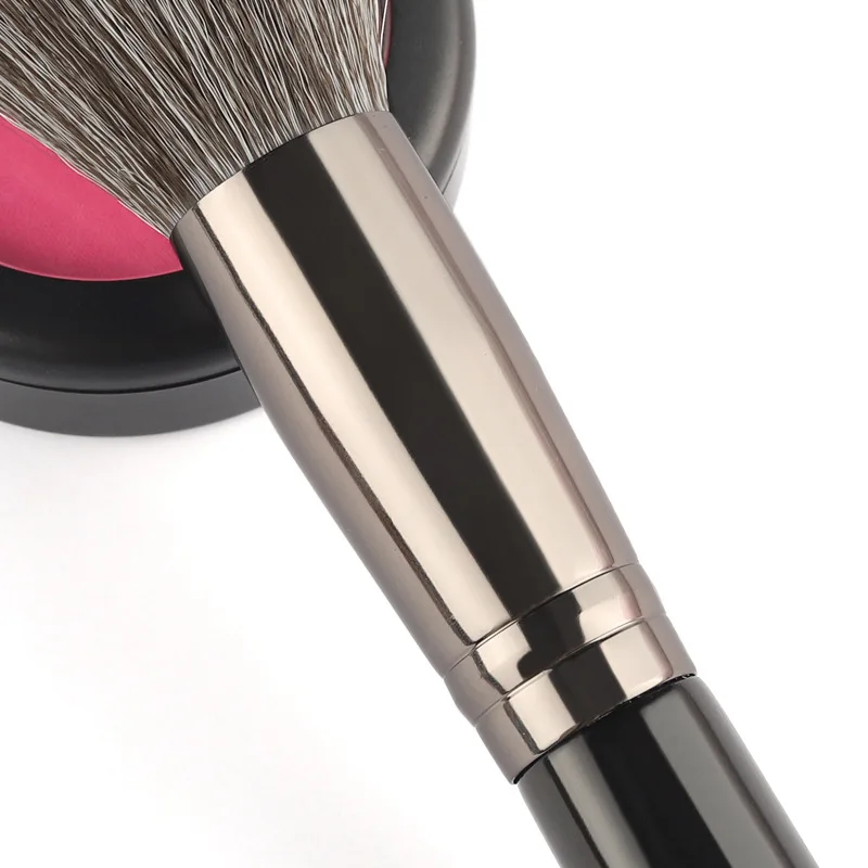 Pincel de contorno de hoz de uso diario, sombra de cerdas ultrasuaves, lado de maquillaje facial con protección