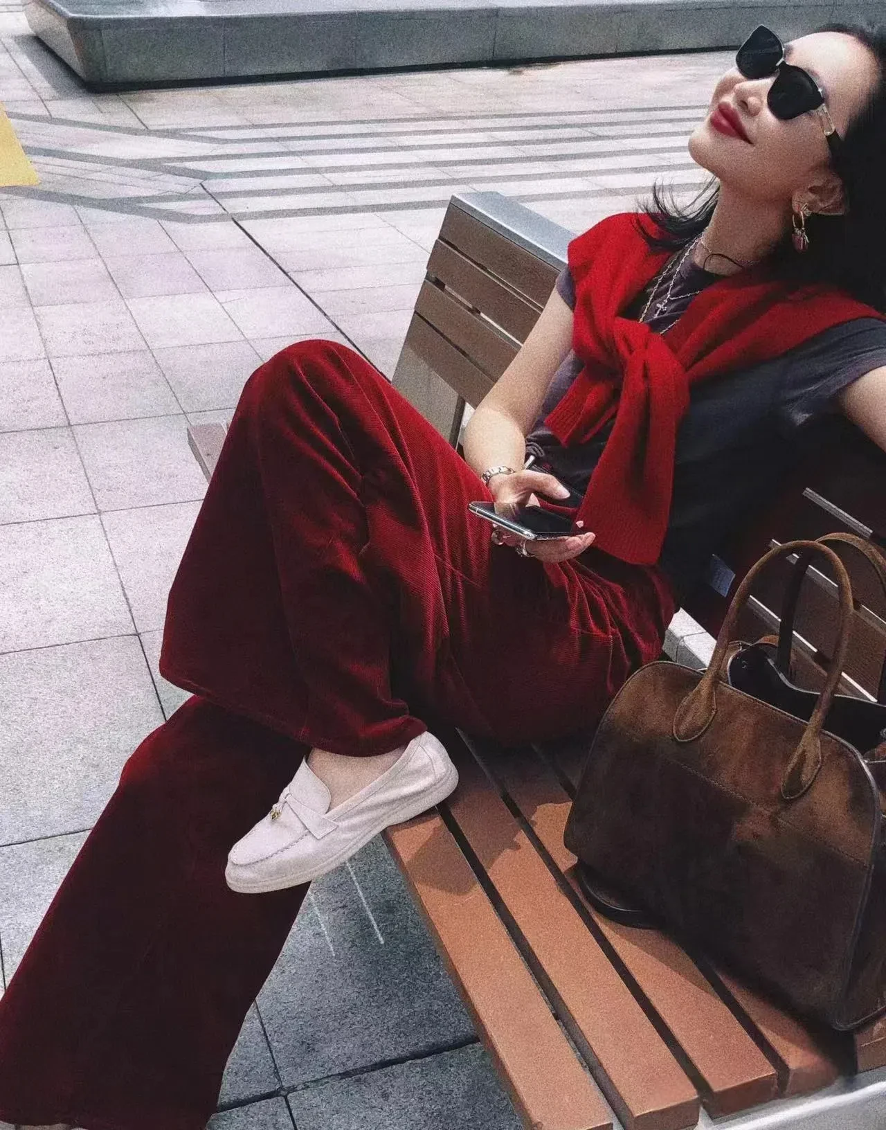 Moda tasarım Tote çanta erkekler kadınlar için kadife deri kahverengi çanta büyük kapasiteli Vintage omuzdan askili çanta spor seyahat alışveriş çantası