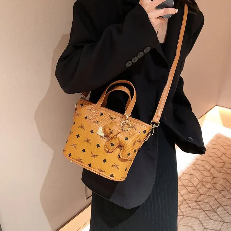 

2025 Trendy Market Tote Bag, Women's Viral Bucket Shoulder Purse, Day to Night Crossbody, Casual Sling Bag, Leather Bag