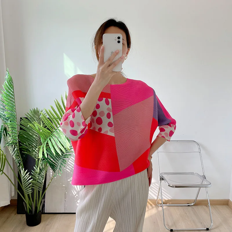 Miyake pleated women's blouse 2022 summer new print hit color loose thin western style T-shirt large size folda tops