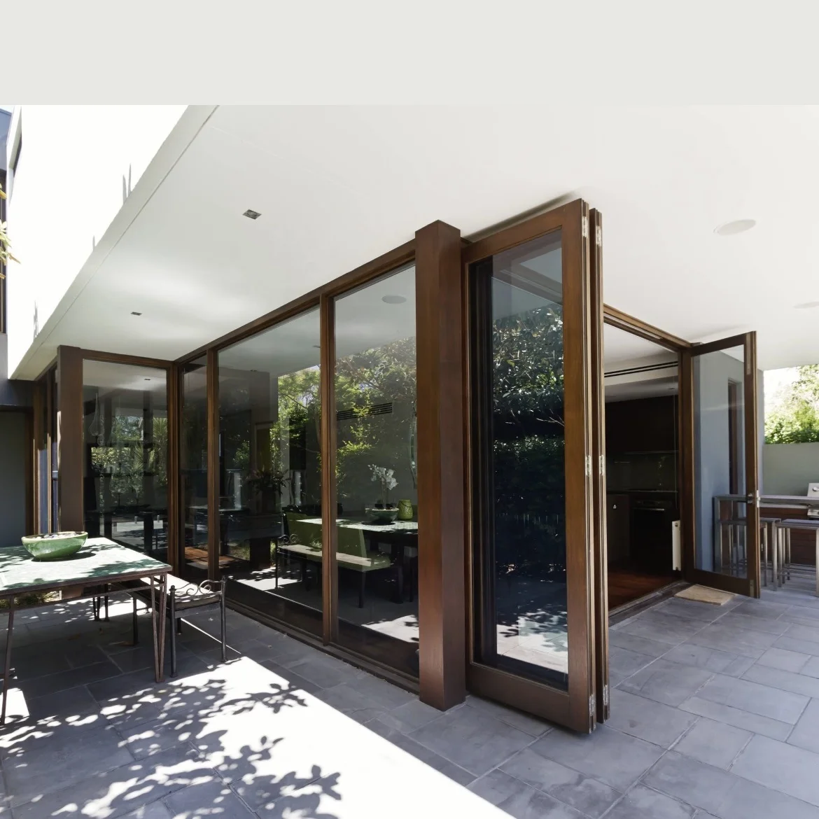 الجملة عازلة للصوت حجم قياسي الزجاج الشخصي الألومنيوم نافذة ثنائية الطي وباب النوافذ الألومنيوم