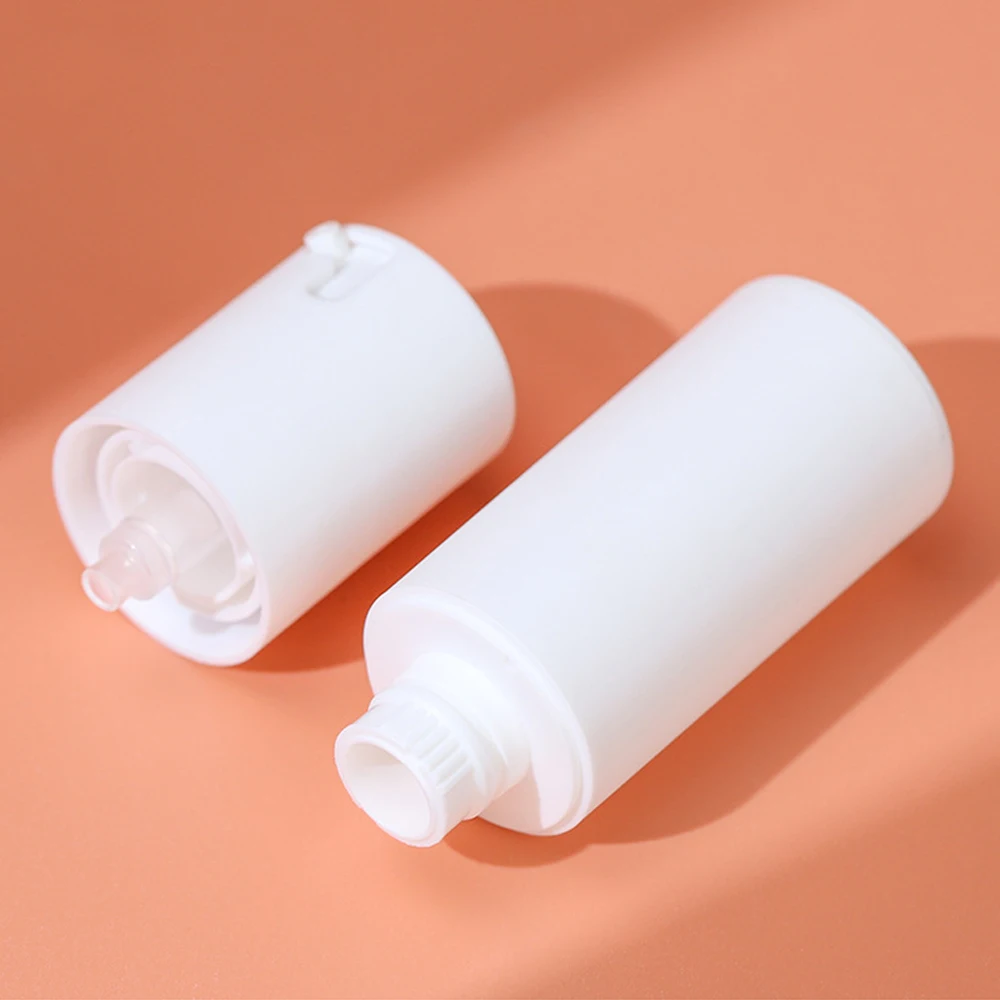 ขวดขวดใส่โลชั่นสูญญากาศแบบหมุนหมุนฝาขวดล็อกสีดำ30/50มล. ขวดใส่โลชั่นแบบกดใส่เซรั่มเครื่องสำอาง