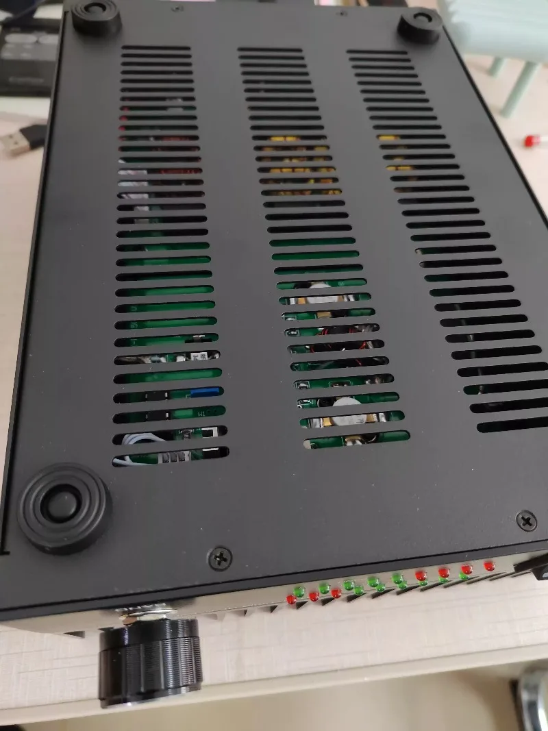 

Усилитель коротковолнового диапазона MX-P150M HF с функцией защиты от высокого коэффициента КСВ, индикацией мощности и индикацией диапазона частот.