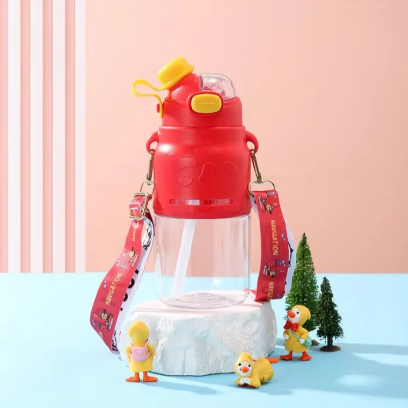 سعة كبيرة 750 مللي كوب بلاستك الأطفال الصيف الرياضة كوب ماء المحمولة حزام الكتف كوب بقشة