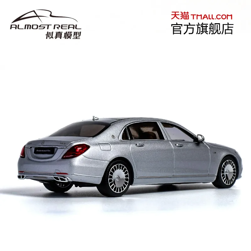 1:43 Mercedes-Benz Maybach S650 silver diecast alloy model, children\'s collection of decorative toys, holiday gifts for friends.