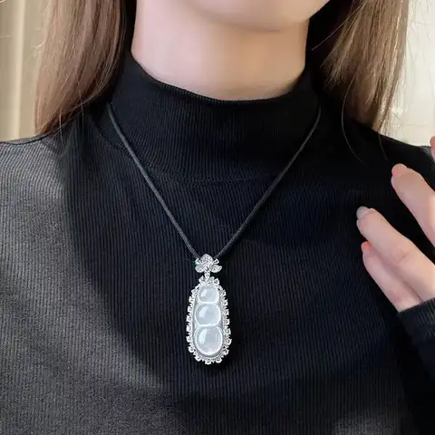 โมราสีขาว Four Seasons Lucky Bean Leaf จี้เงินชุบกระดูกไหปลาร้าโซ่เสื้อกันหนาว