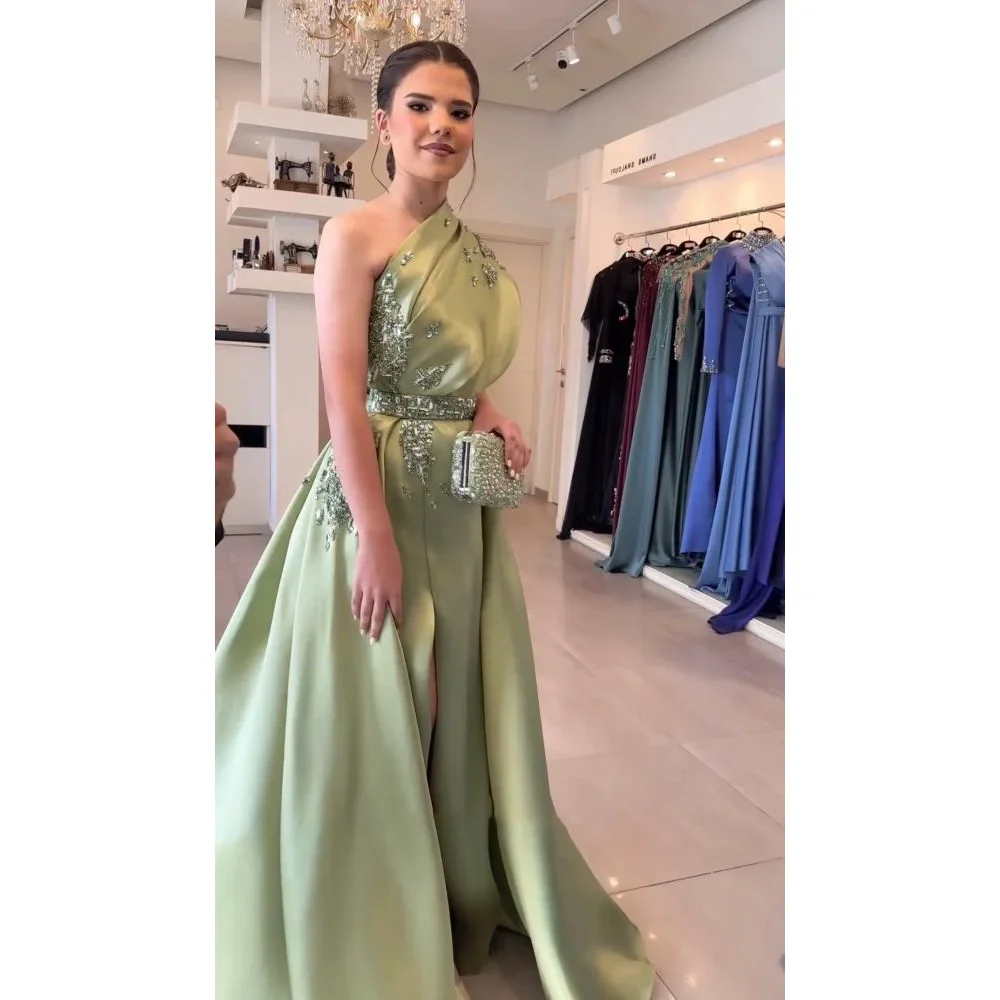 ชุดราตรีไหล่เดียวแบบหรูหราสำหรับผู้หญิง แขนกุด ผ้าซาติน จับจีบ ประดับคริสตัล ทรงเอ ผ่าข้าง ชุดออกงานอย่างเป็นทางการ ปี 2025 รับตัดตามสั่ง