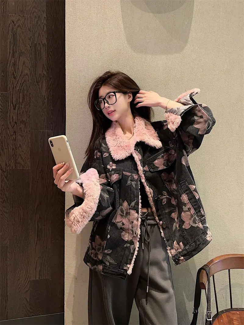 

2025 Autumn Winter American Style Statement Denim Jacket for Women Thickened Printed Vintage Design Trendy Outerwear for Girls