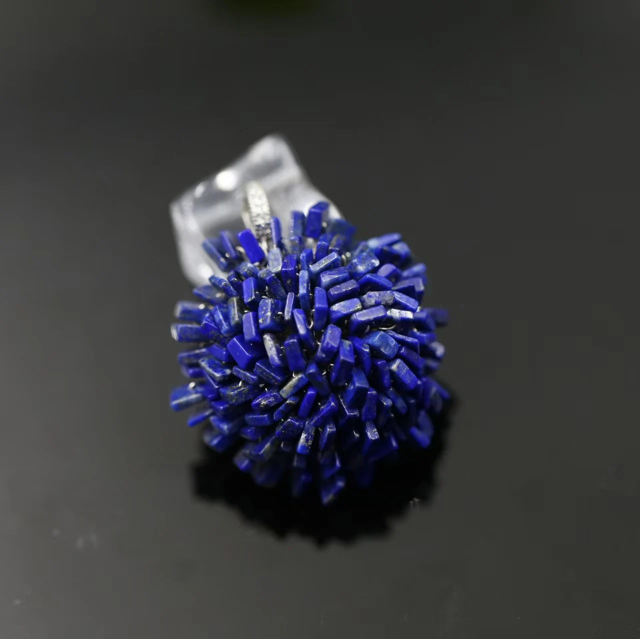 

Hand-woven Flower-shaped Lapis Lazuli Pendant Fashionable and Elegant Necklaces Fashion Customized Jewelry