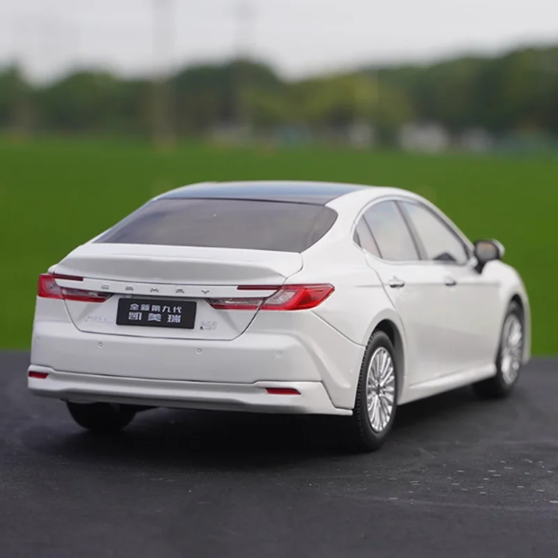 

Diecast 1/18 Scale CAMRY 2024 Alloy Car Model Static Collection Decorated Holiday Gifts Toys Souvenir Gift