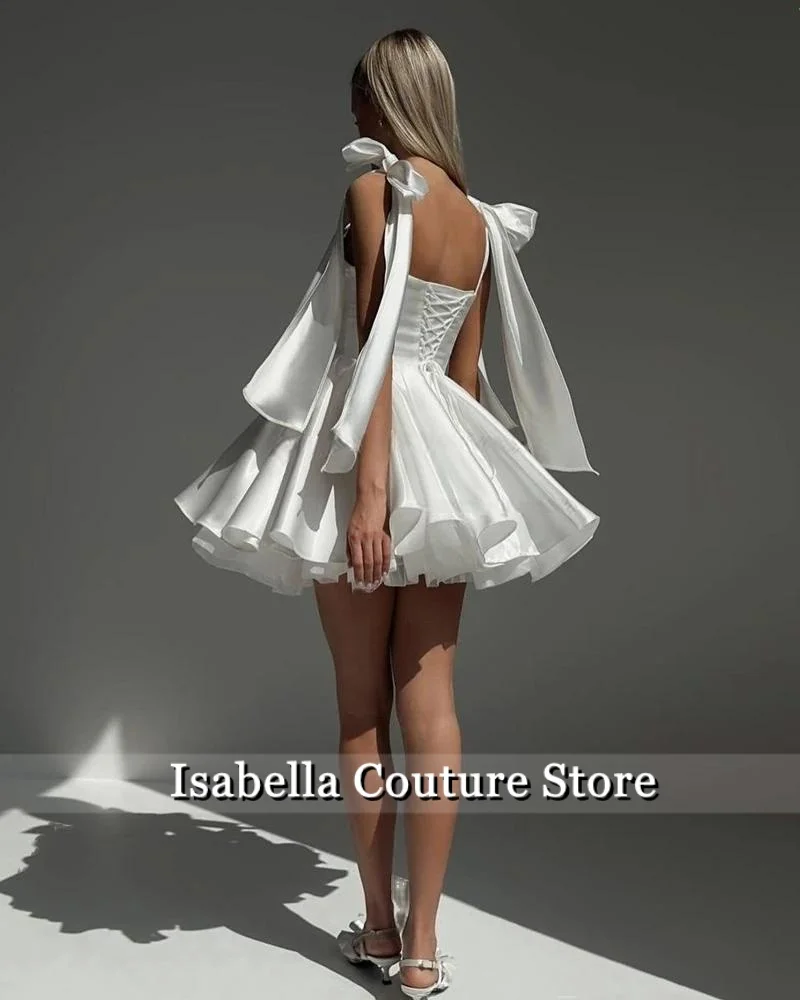 Proste Białe Sukienki Mini z Kokardą 2025 Sukienka Koktajlowa A-line Krepa Krótka Sukienka na Bal Bez Pleców Sukienka Howllow Vestidos Szyte na Miarę