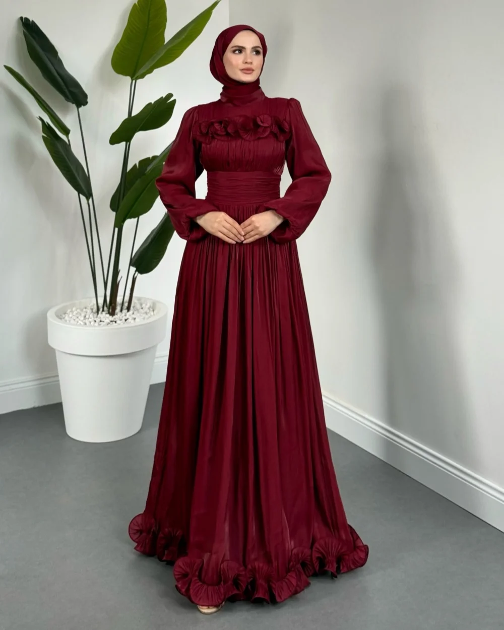 Maßgeschneiderte formelle Abendkleider, hoher Kragen, gerüschte Falte, A-Linie-Abschlussballkleid, moderner Stil, bodenlanges Partykleid aus Saudi-Arabien