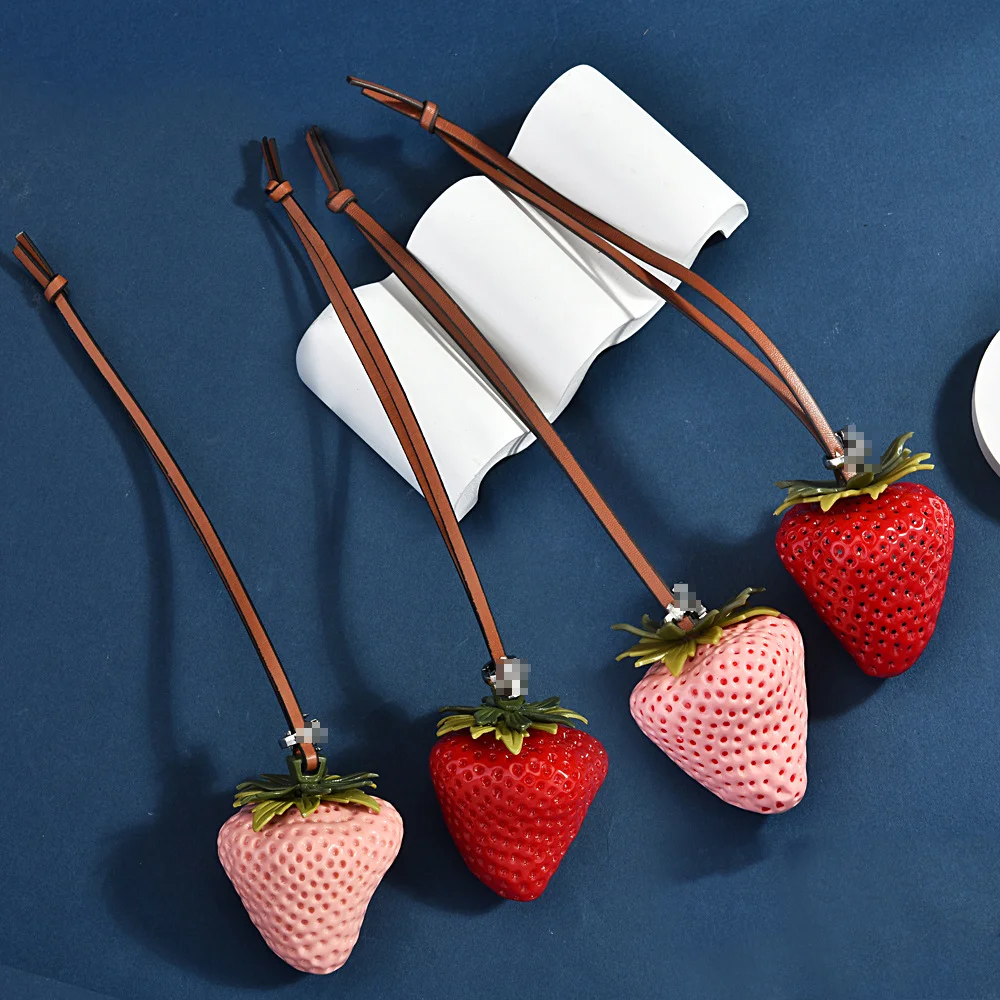 

2025 Hot Selling 3D Strawberry Bag Hanging Decoration Personalized Leather Bag Strawberry Keychain Accessories