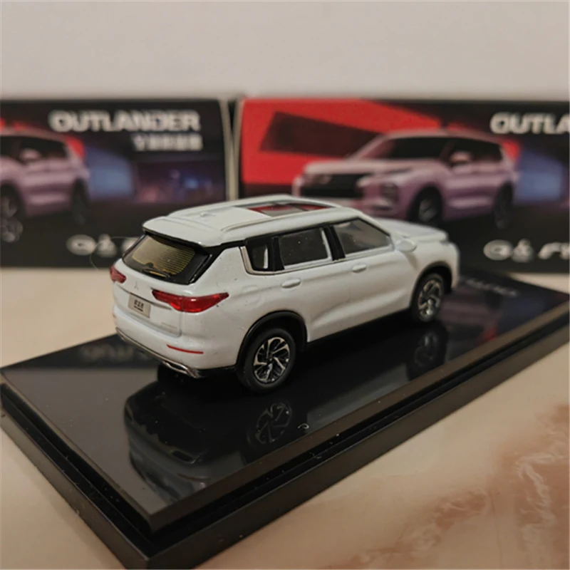 1/64 Mitsubishis Outlander SUV Alloy Car Model Diecasts Metal Vehicles Car Model Simulation Miniature Scale Childrens Toys Gift