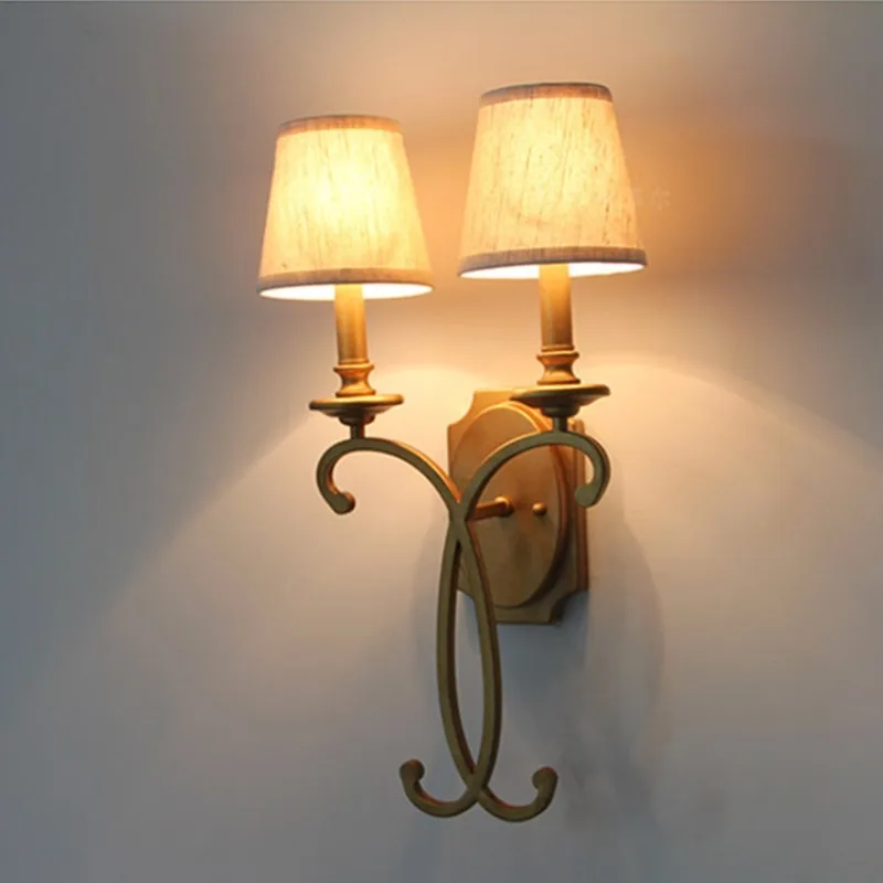 

Американский настенный светильник для гостиной, спальни, прикроватная лампа, пасторальный сельский простой железный антикварный медный светильник, декоративный фон