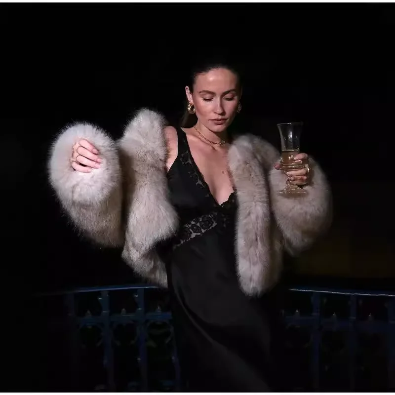 レディースショートプラッシュファーコート 暖かい厚手の冬用フェイクファー ジャケット ふわふわ染めフォックスファーコート 寒さ対策と冬のファッションに