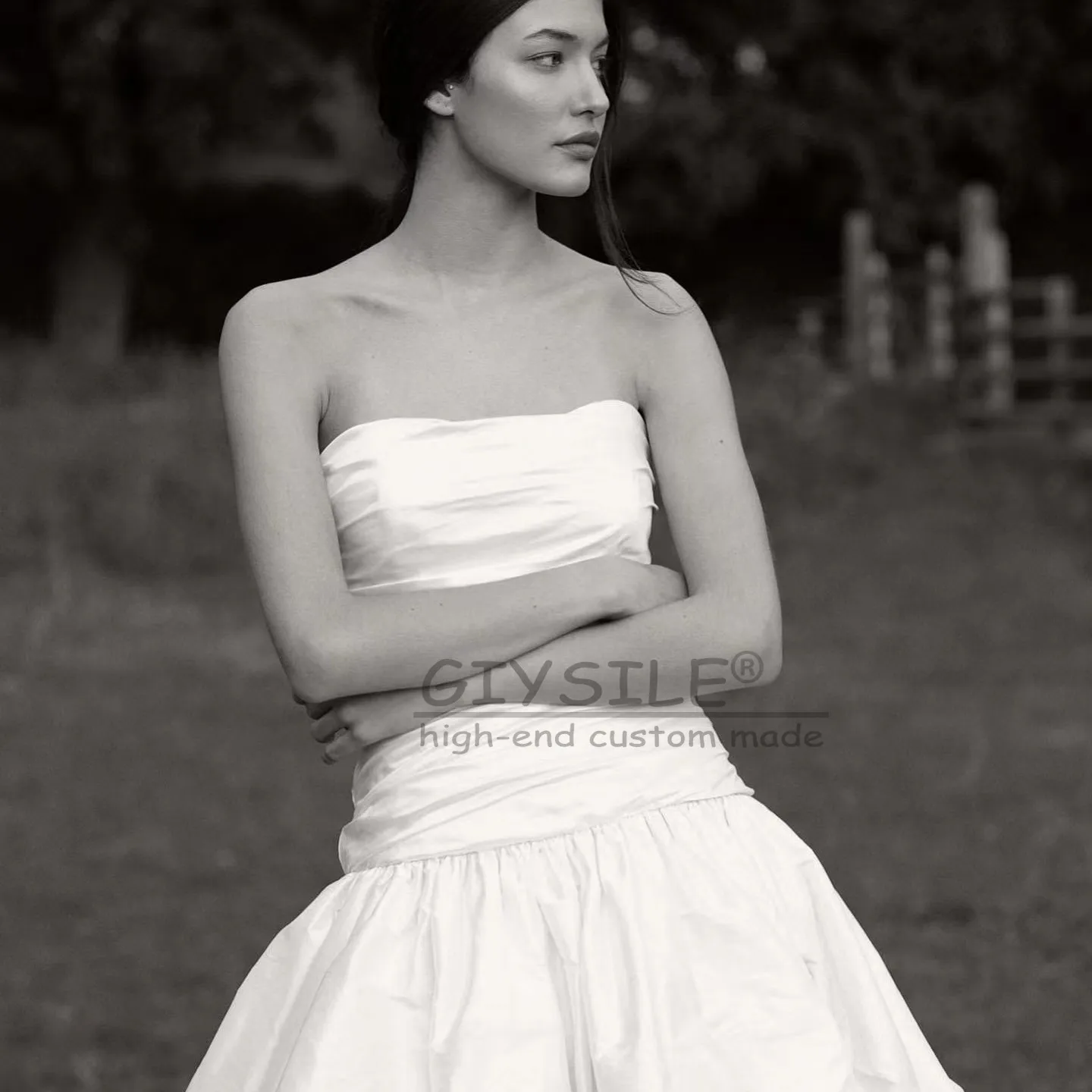 GIYSILE فستان زفاف من قماش التفتا الأبيض بدون حمالات مخصص قصير في الأمام وطويل في الخلف فستان زفاف العروس والسفر