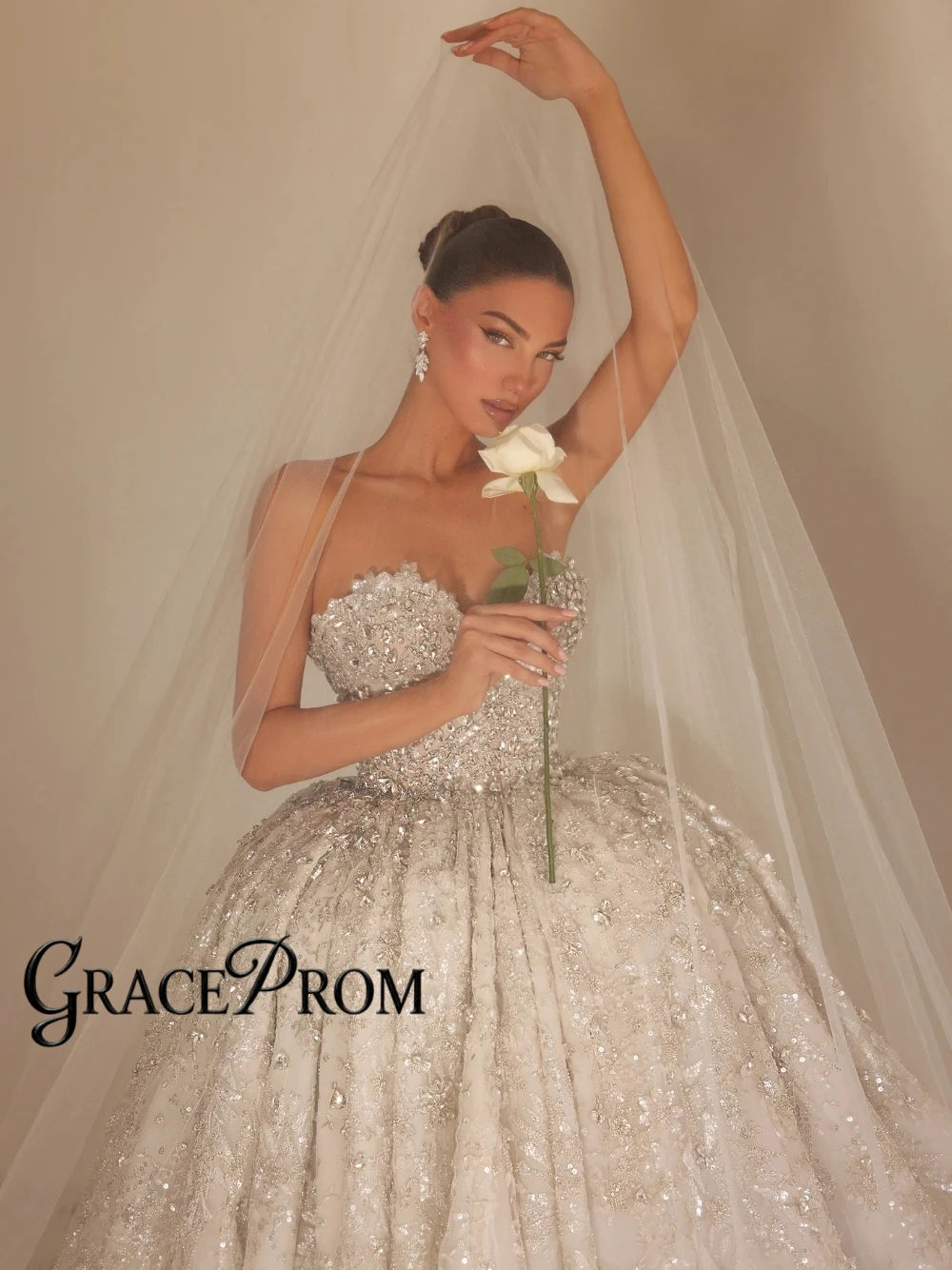 2026 New Heavy Beaded Sweetheart Neckline Ball Gown Wedding Dresses Long Cathedral Train Luxury Princess Bridal Gowns Customized