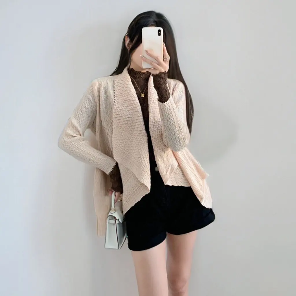 

Женский кардиган больших размеров с шалью и лацканами, элегантное модное осеннее пальто высокого класса Miyake, простое нерегулярное пальто для взрослых