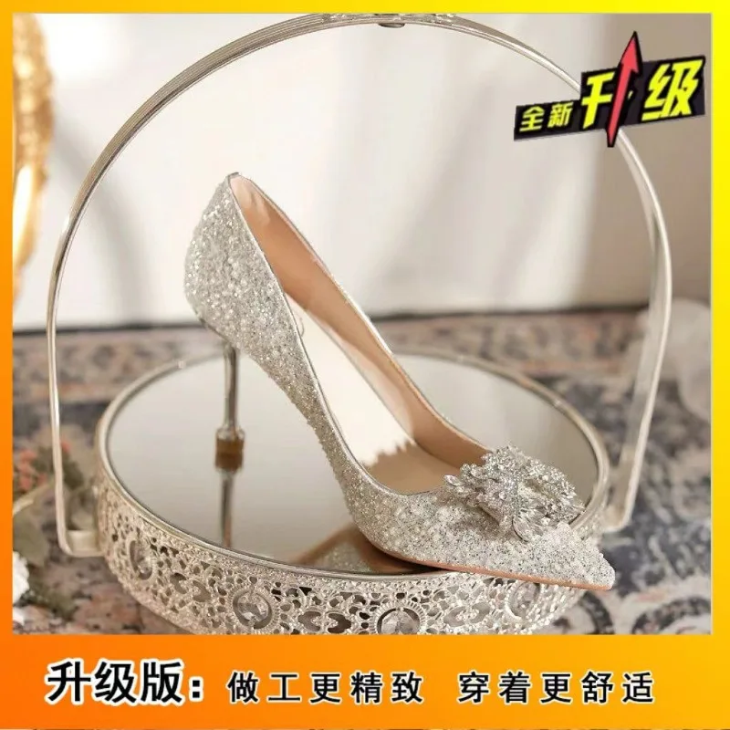 

Блестящие женские свадебные туфли на высоком каблуке с острым носком, новые весенние женские модные женские туфли с жемчужным украшением, модные женские туфли-пандалия
