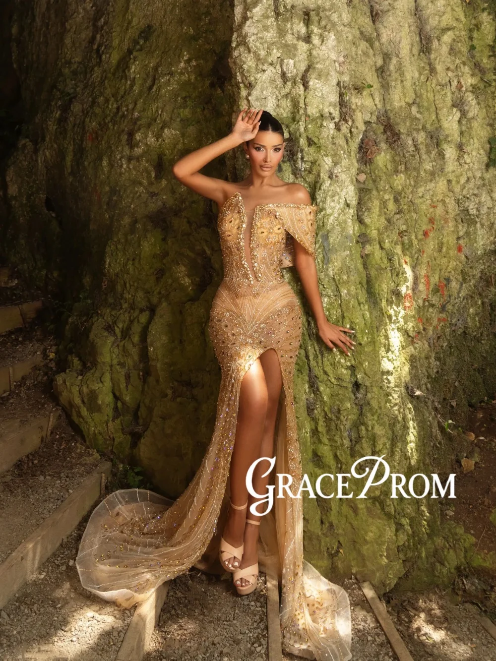 

Gorgeous Rhinestones Evening Dress With Slit Modern One Shoulder Wedding Party Gown Customized Golden Beaded Red Carpet Gowns