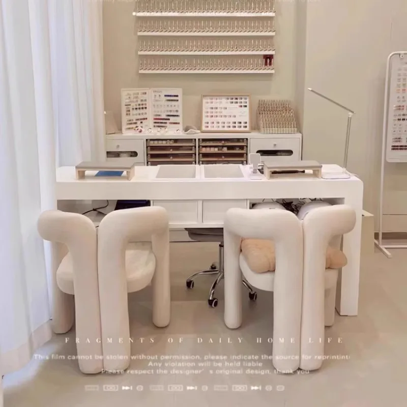 Ensemble table et chaise de manucure pour célébrités d'Internet