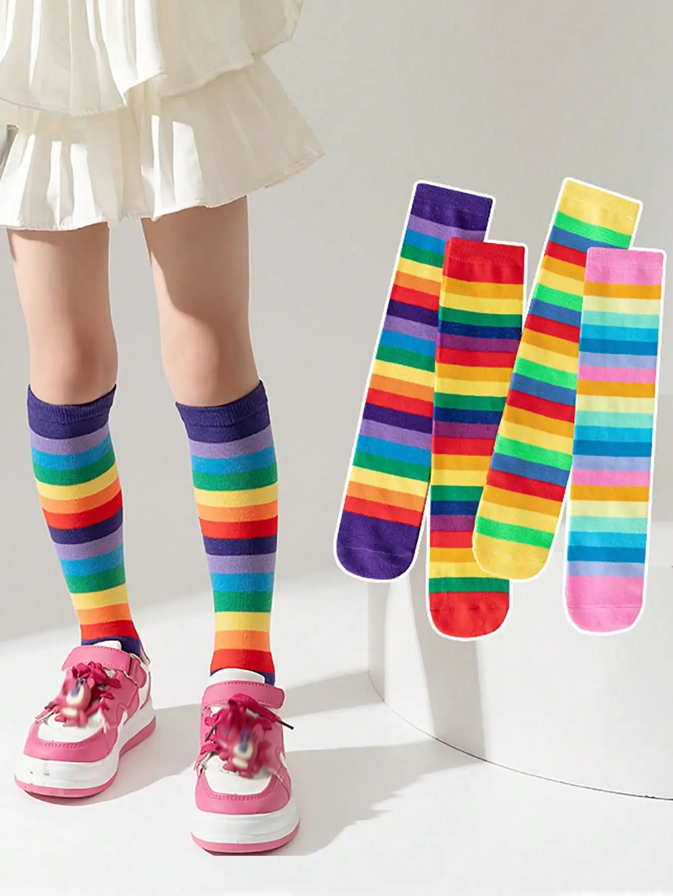 1/4 Paar Regenbogenfarbene gestreifte Kniestrümpfe für Kinder und Mädchen, Polyester-Spandex, elastisch, für alle Jahreszeiten, Freizeitsocken, Einheitsgröße für die tägliche Party