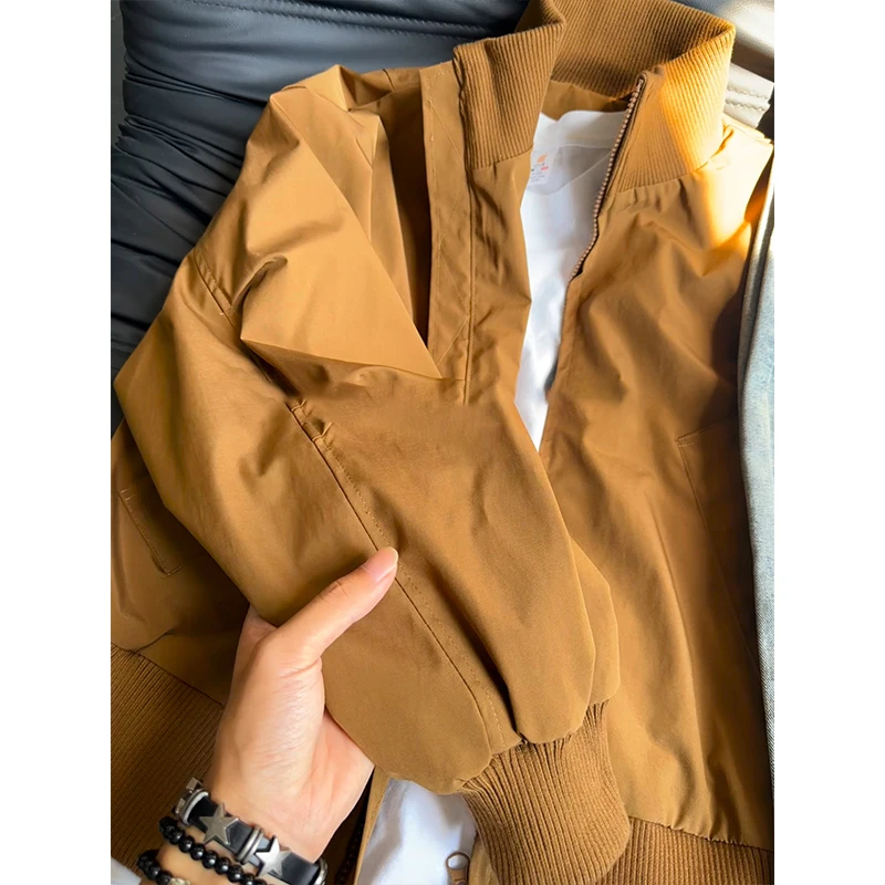 

Мужская бейсбольная куртка цвета хаки в стиле ретро, осеннее пальто с ветровым воротником, американское пилотное пальто, свободная посадка, повседневная одежда, полиэфирное волокно, обычное, толстое...