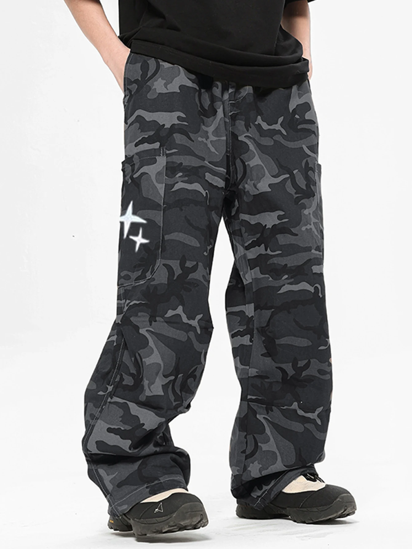 

Camouflage Printed Cargo Pant，Loose, fashionable Drawstring Waist Cargo Pants, , wide leg pants for men，Give a gift to your boyf