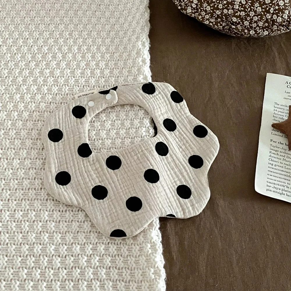 تغذية المرايل مكافحة القيء مقاوم للماء شكل زهرة الطفل الترويل المرايل غزل القطن الجولة الرقبة منشفة لعاب الأطفال الملابس