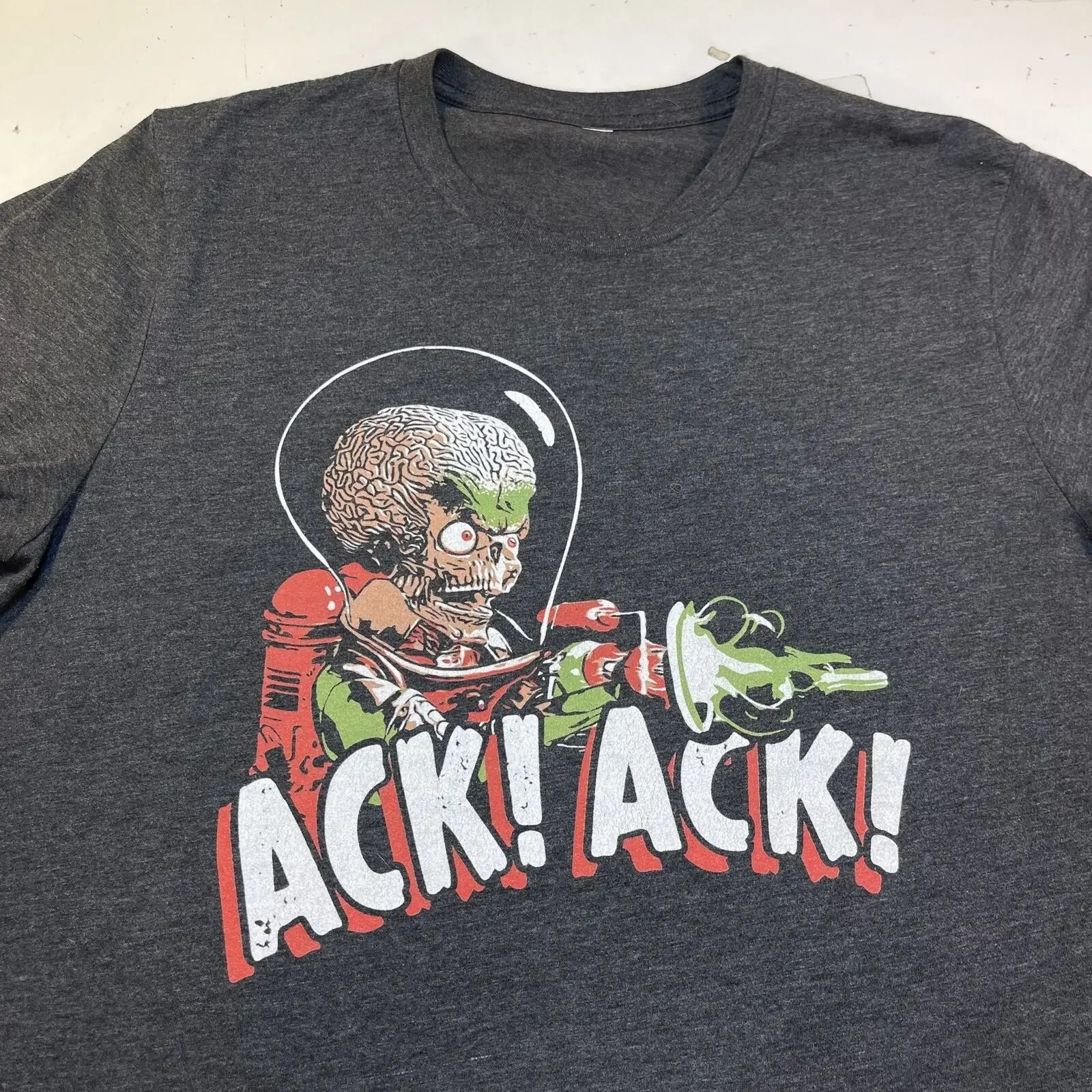 

MARS ATTACK 1990s MOVIES ACK ALIEN SPACE GUN TEE T SHIRT Mens L Gray long or short sleeves