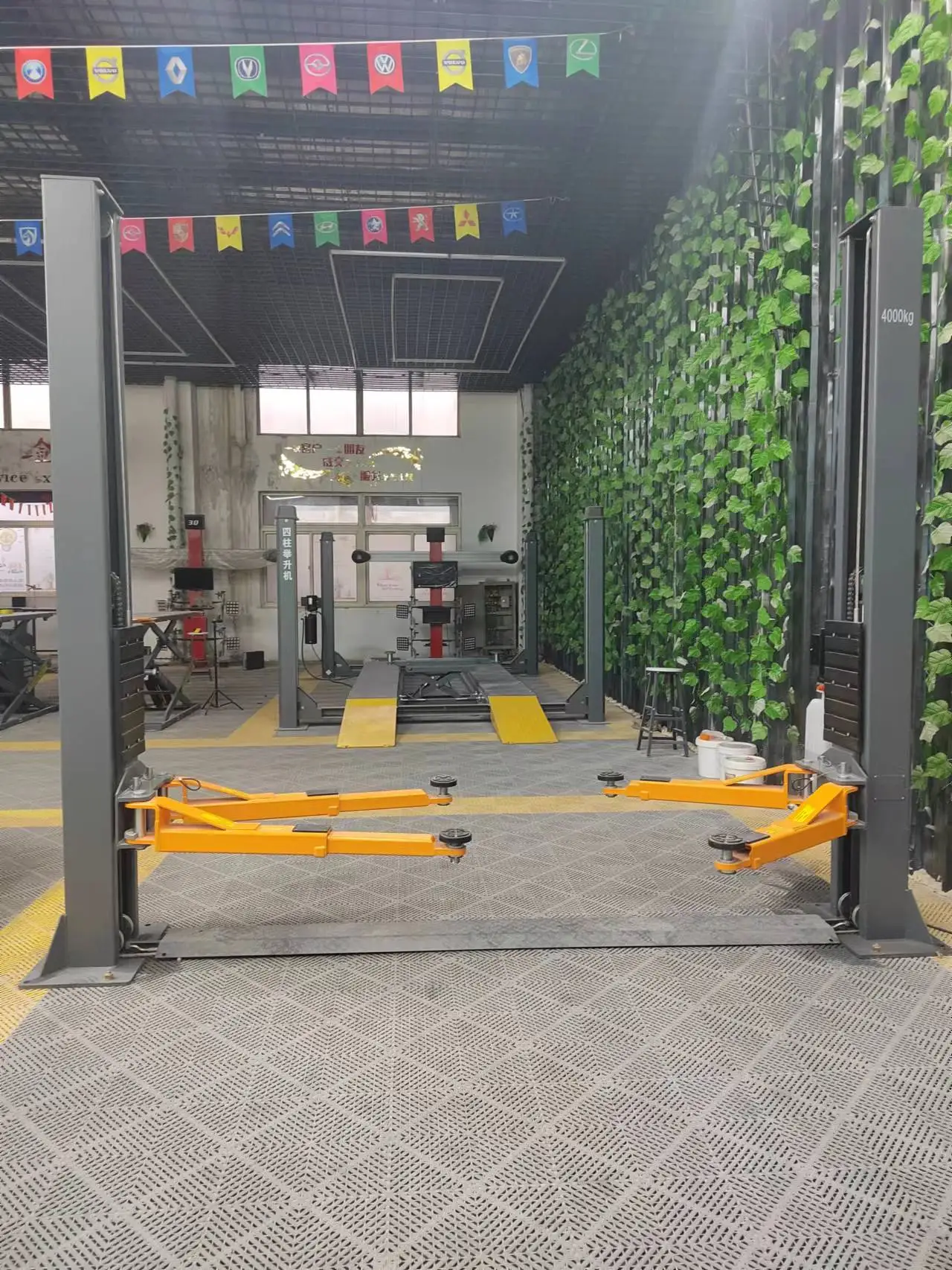 Hydraulic Car Lift ,4T Base Plate Two Post Lift With CE ,Two Post Hoist For Car Wash Garage