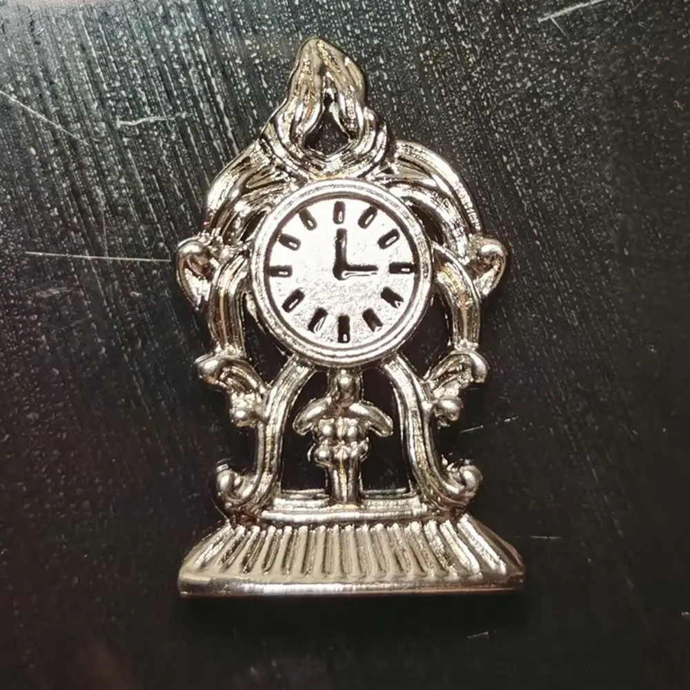 1:12 tasca di allarme in metallo modello di orologio da tavolo europeo Mini decorazione per la casa casa delle bambole giocattolo in miniatura bambola accessori per soggiorno