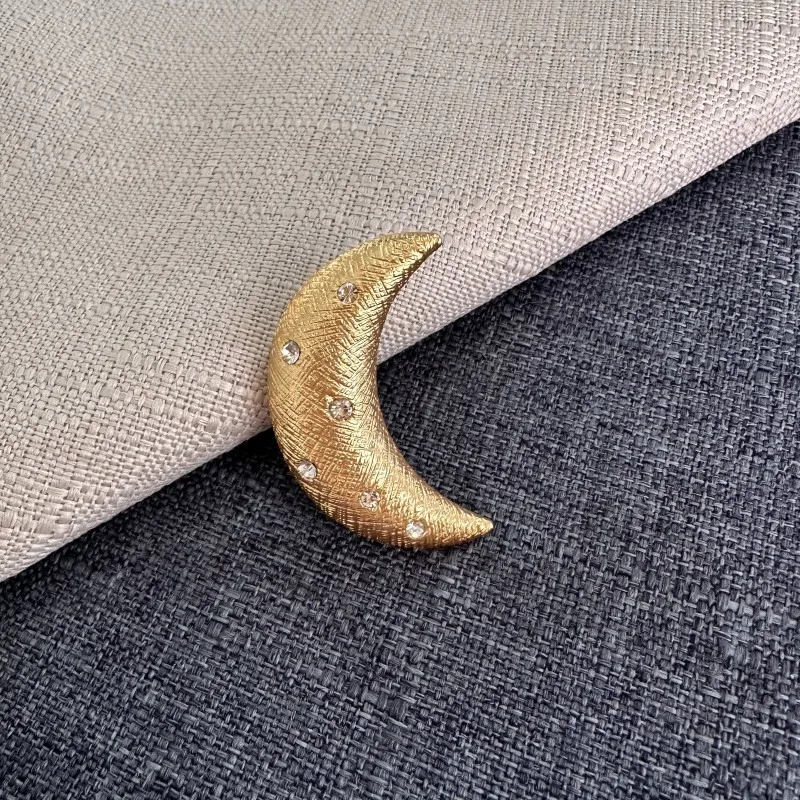 

Winter New Retro Brushed Round Moon Crescent Moon Rhinestone Brooch for women