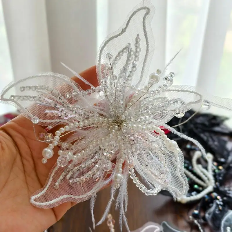 1 Stück Kristallblumen-Spitzenapplikation mit Perlen und Federn, 3D-Organza-Blumenapplikation, gedrehter Draht, handgefertigt, zum Aufnähen, DIY-Nähzubehör – Detail 5