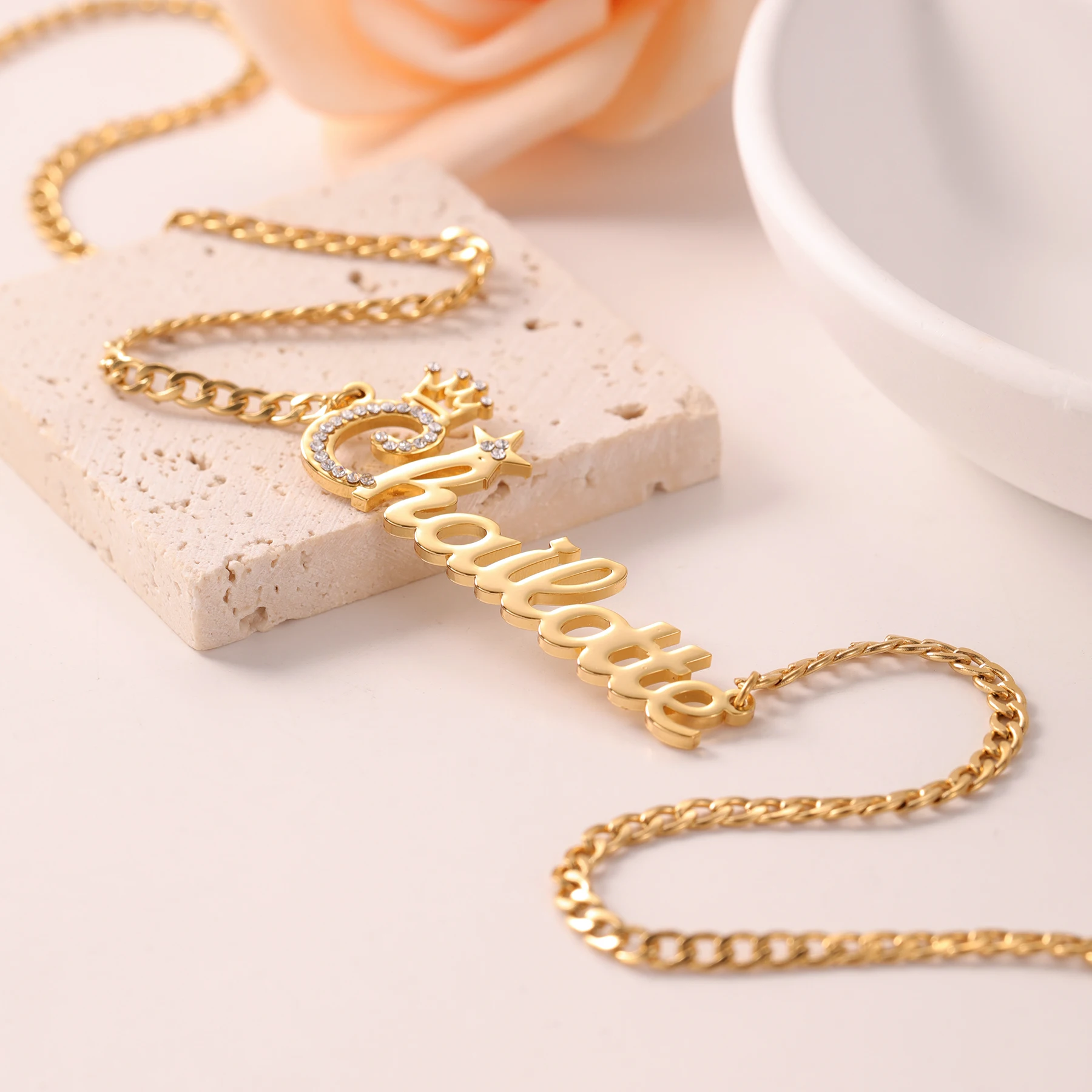 Personalisierte Namenskette mit Krone, 18K vergoldet, Goldstern-Kristall-Namensschild-Anhänger, die Superstar-Namensketten – Detail 7