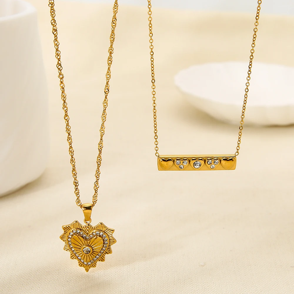

Vintage Heart Necklace 18K Gold Plated Stainless Steel Rhinestone Heart Minimalist Dainty Necklace Jewelry for Women