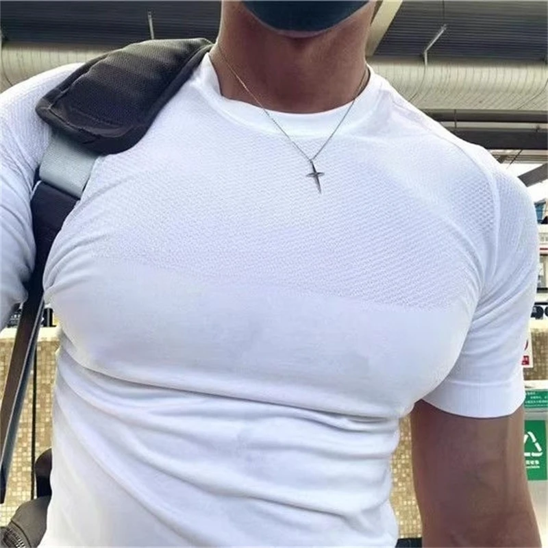 Thumbnail 3 - #37 Low Price Athletic Training Tops Deals