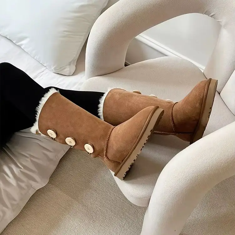 Three button new thick soled snow boots, sheep fur integrated women's snow boots, genuine leather cotton shoes