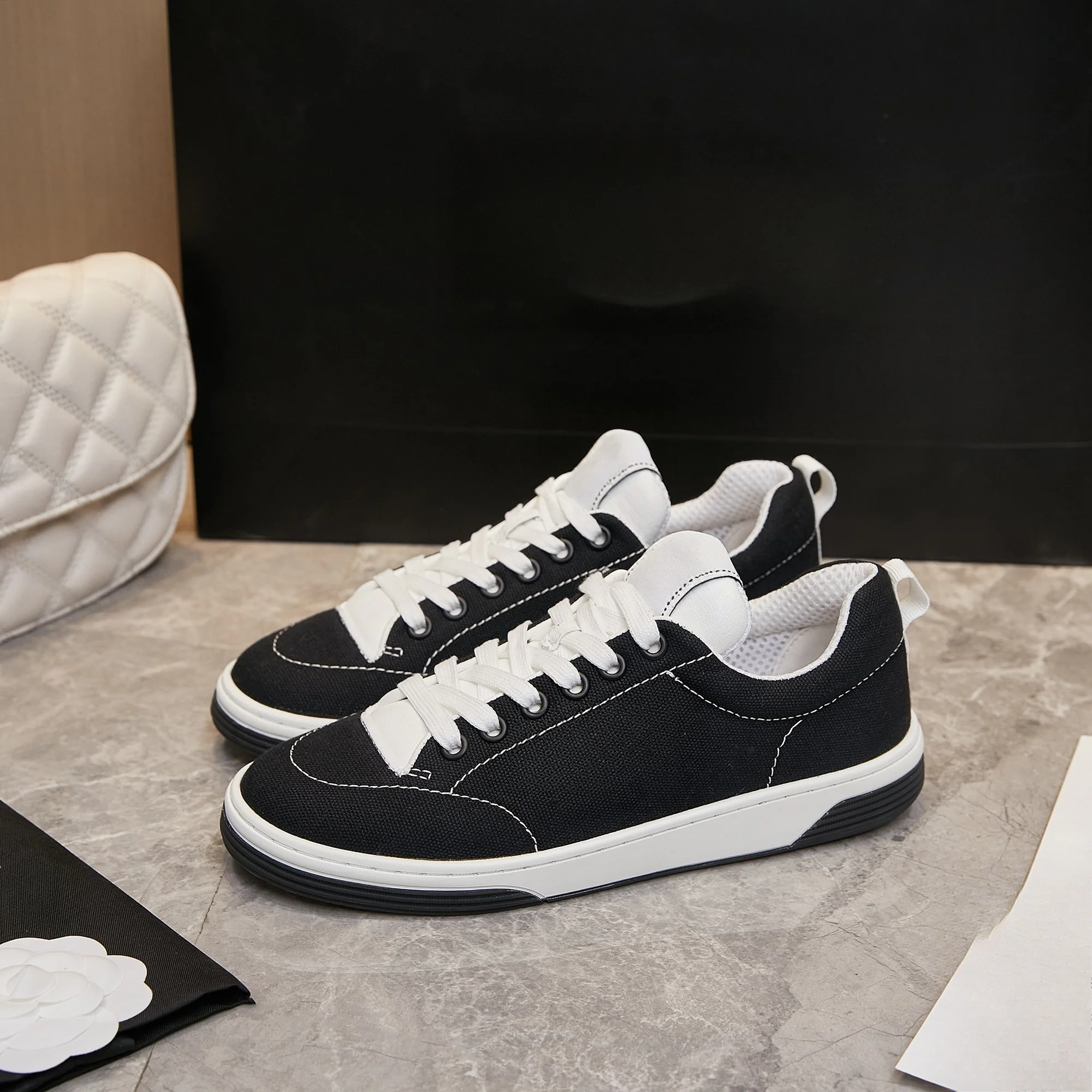 Easy Clean Unisex Casual Board Shoes Fashion Skate Sneakers Lace Up Flat Rubber Sole Breathable Upper Anti Collision Toe Couple Footwear For Daily Street Commute Men Women Shoes