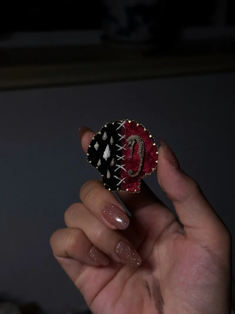 Retro Black Red Seashell Brooch Handmade Seahorse Shell Pin Coat Scarf Shawl Dress Accessory Vintage Gift Craft Jewelry Coastal