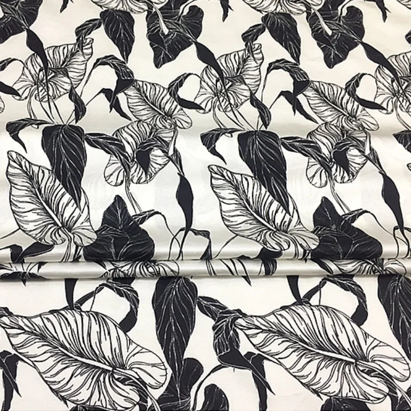 

1 метр, 95% шелк шелковицы, 5% спандекс, 19 momme Charmeuse, шелковая ткань, белый, черный, с цветочным принтом, 136 см, ширина 53 дюйма, по дворам XL095