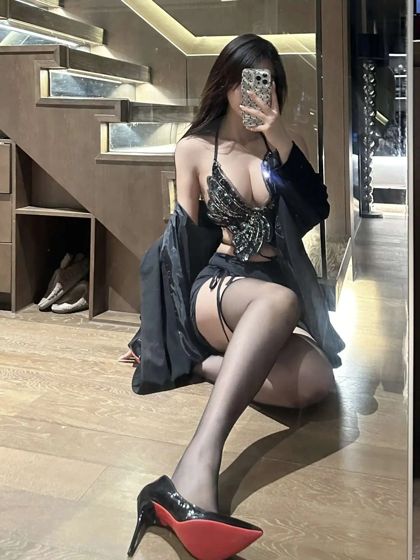 甘いセクシーなホットバタフライホルターネックタンクミニドレスタイトなパジャマ光沢のあるドレスエレガントなホットセクシーな韓国女性ミニドレス 2024 TJ7S