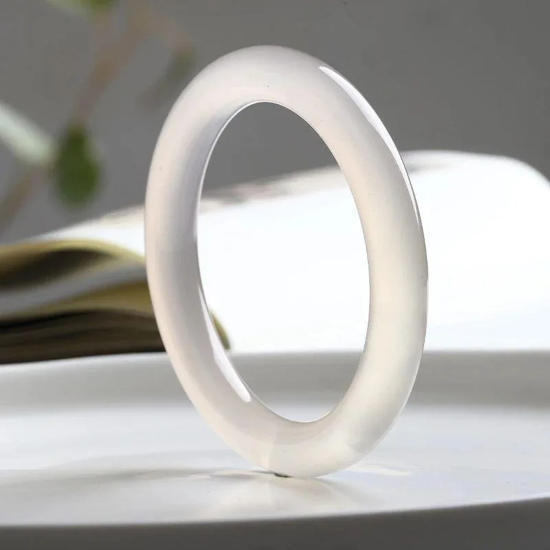 

Natural Ice-transparent White Moonlight Chalcedony Agate Bracelet, Fashionable and Versatile Jewelry