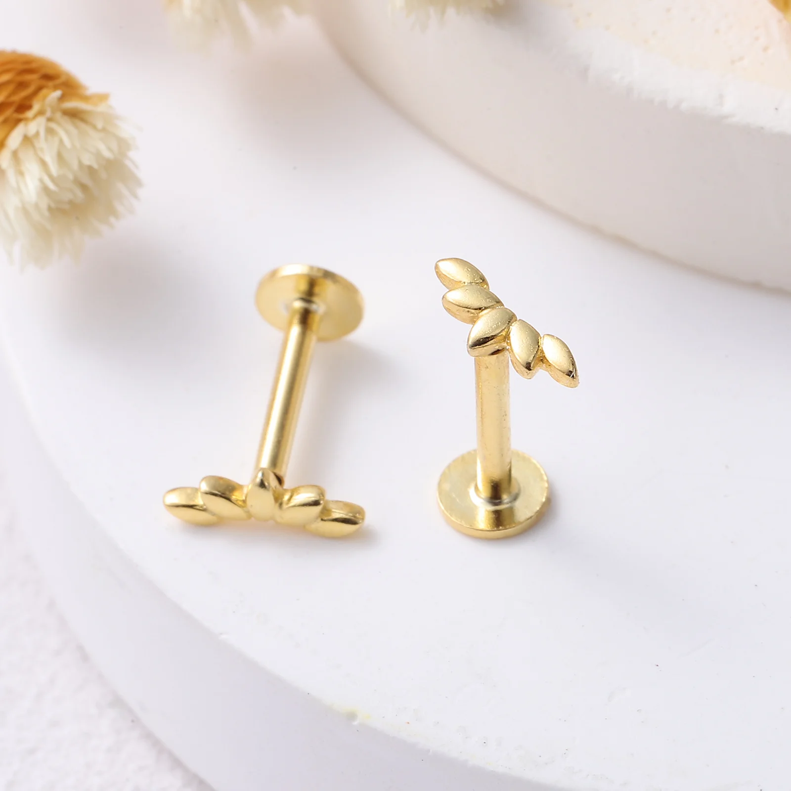 

2Pcs Cartilage Earrings Flat Back Style Lightweight Comfortable Conch Piercing Jewelry Women Elegant Cartilage Stud Earrings