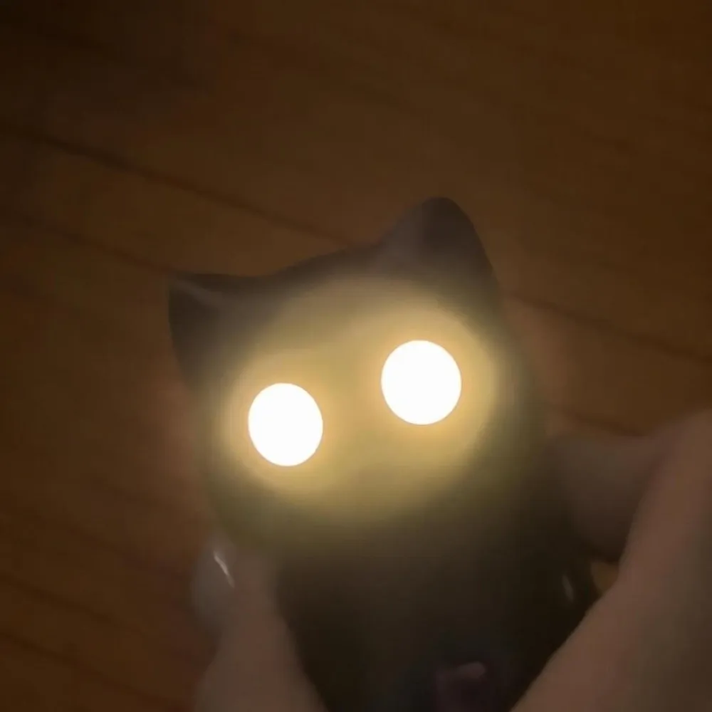 Cute Portable Cat Night Light Keychain Novelty Creative Mini Flashlight Key Ring Black Cartoon Animal Car Ornament Birthday Gift