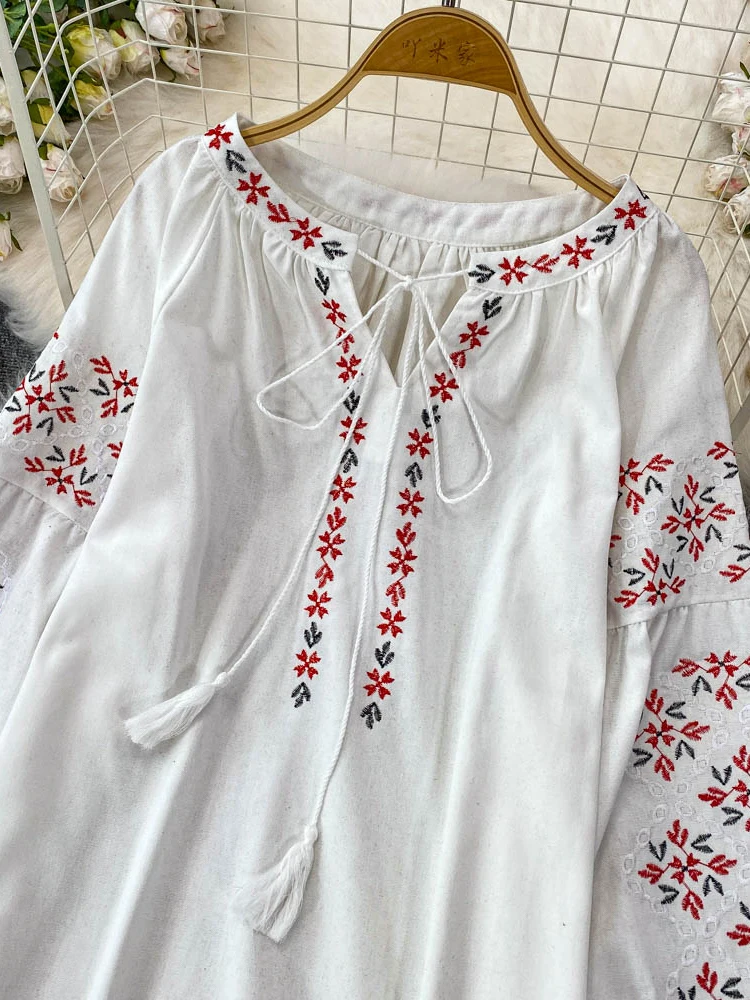 Camicetta primaverile da donna stile etnico retrò nuova camicia con maniche a lanterna cinese allentata sottile nappa ricamo design Blusa Top BL187