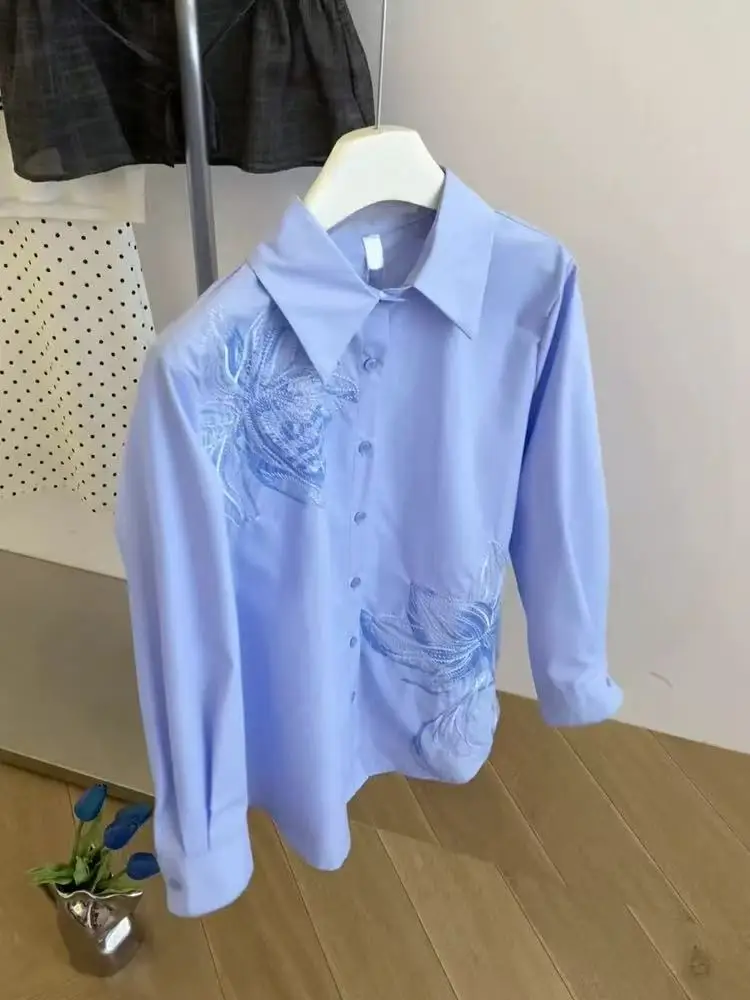 Blusas azules de algodón con bordado de flores de gama alta, camisas para mujer, tendencia de otoño 2025, Top informal holgado de manga larga, ropa para mujer
