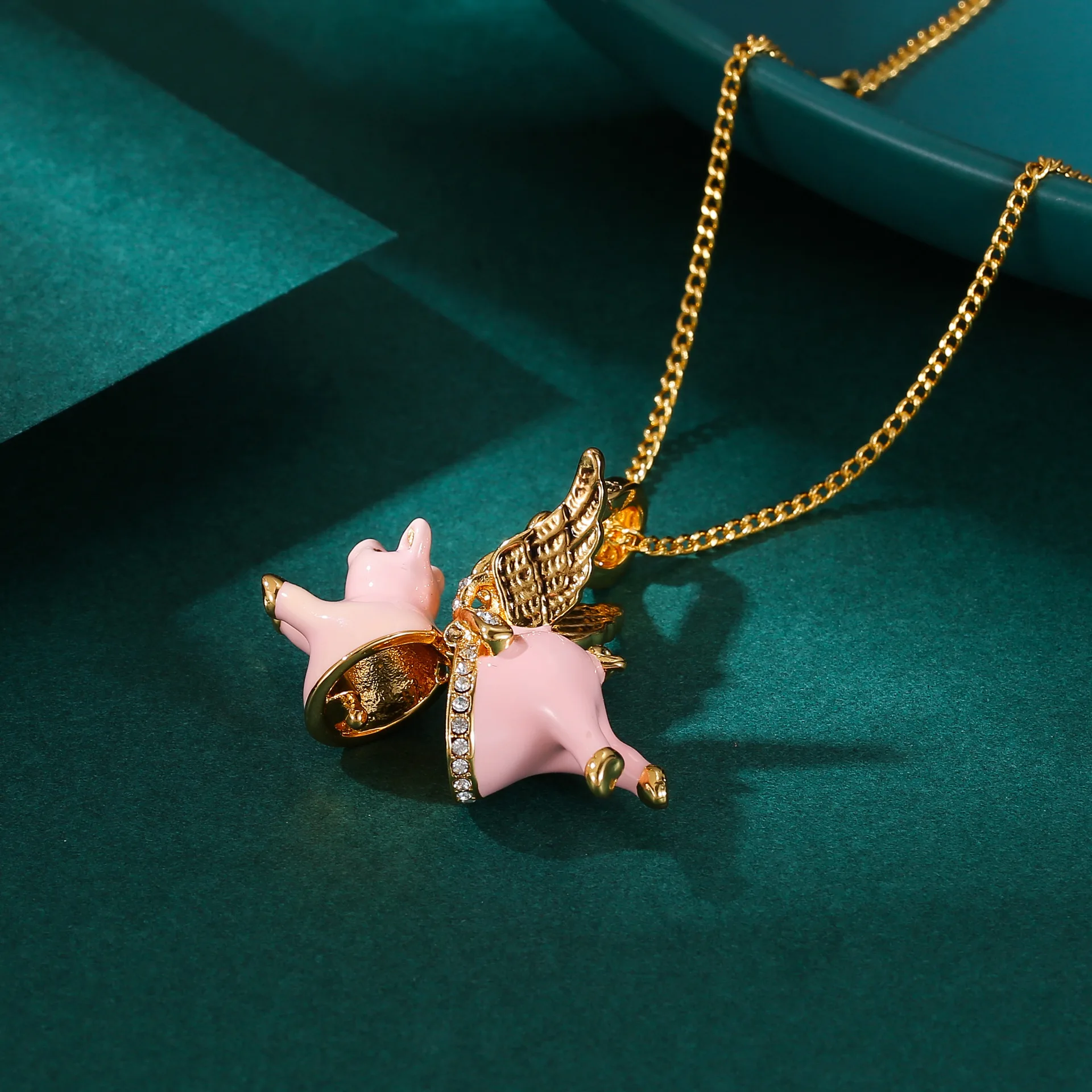 

1Pc Fashionable Pink Openable Enameled Pig Pendant, Women's Jewelry Cute Pig Wings Design, Metal Accessories Decor Gift