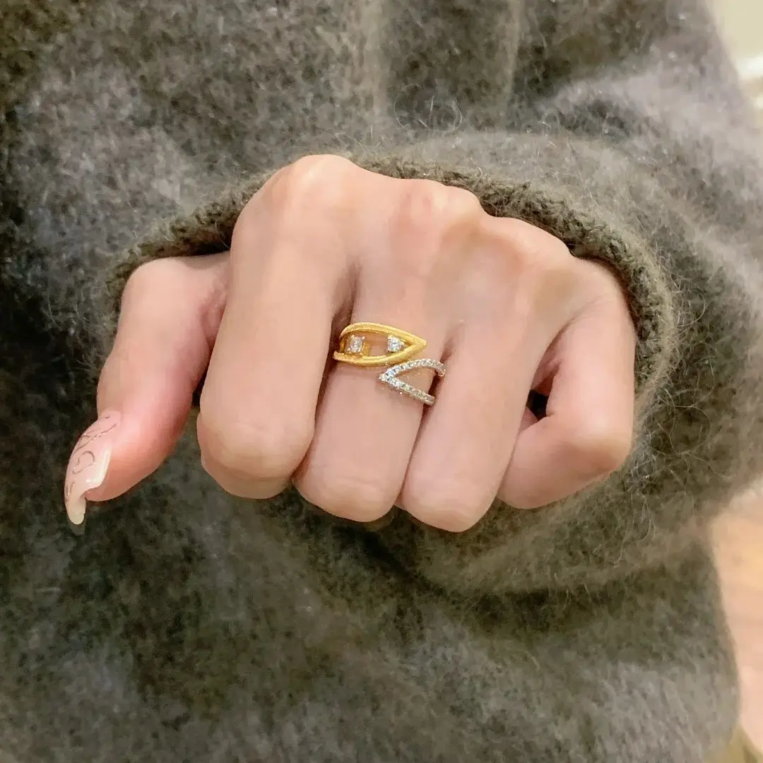 Fallen leaves hollow gold leaves silver ring medieval light luxury contrasting color advanced sense diamond ring woman